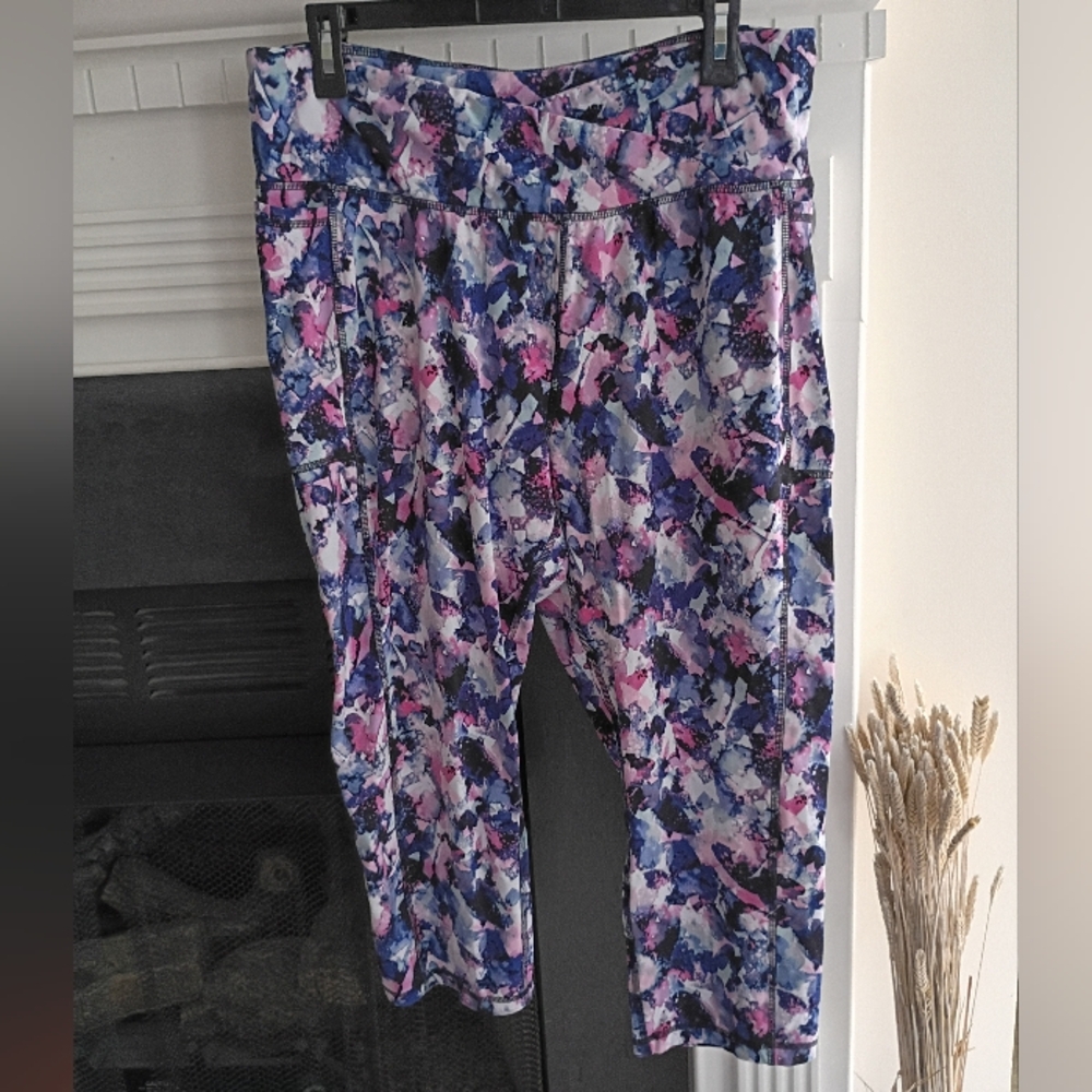 Adult Livi 18/20 Athletic Capri Leggings
